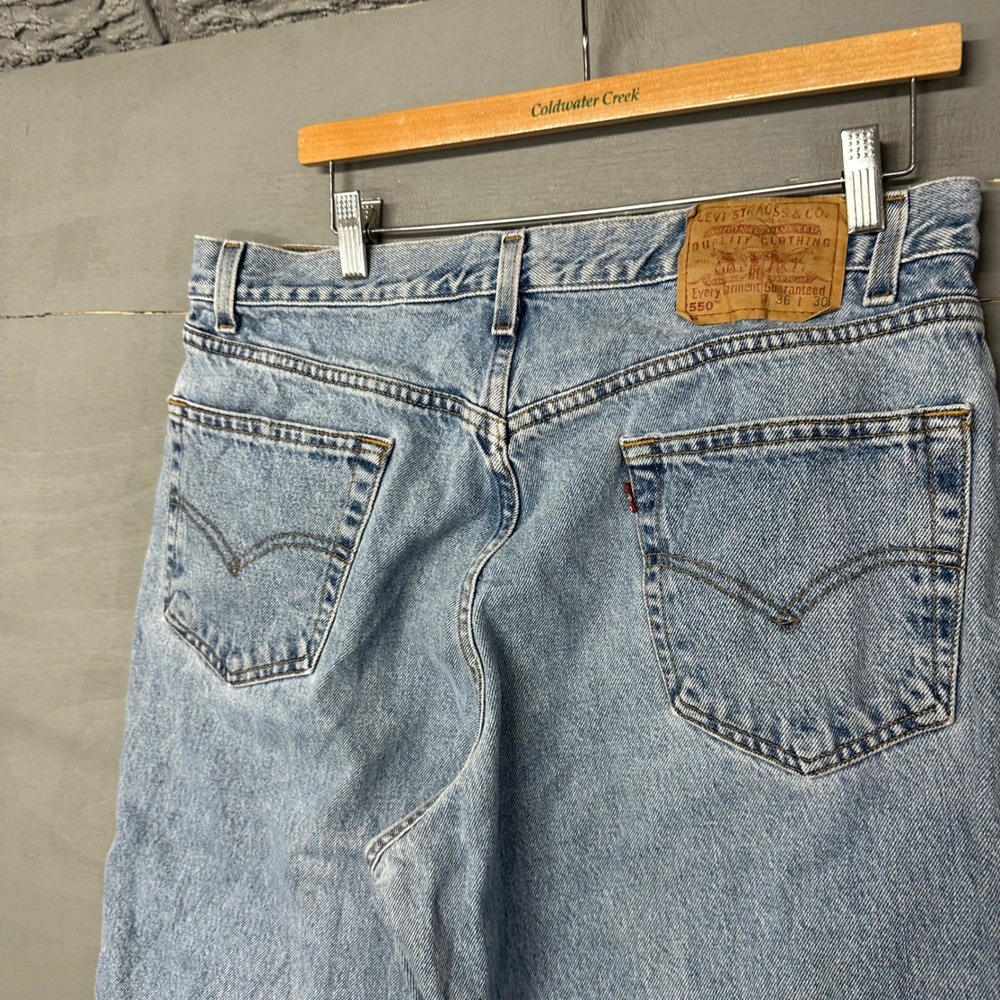 Levis 550 Mens Relaxed Fit Light‎ Wash Blue Denim Jeans 36x30 Vintage Style